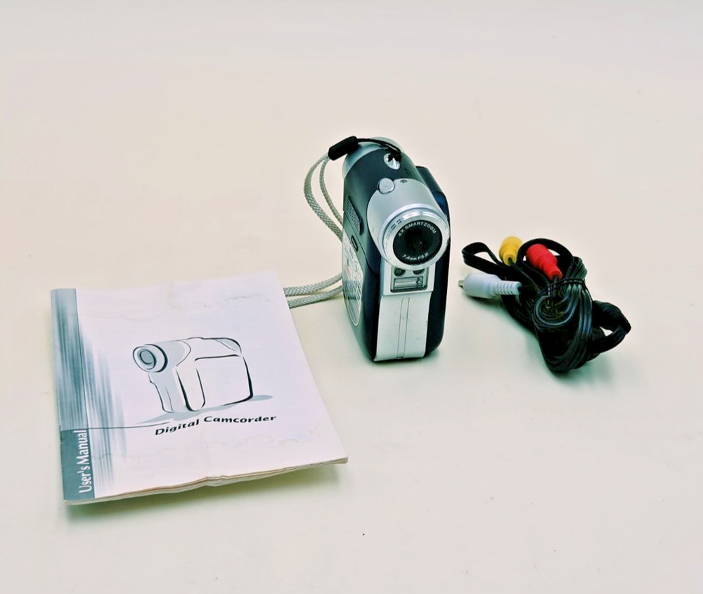 Aiptek ISDV2.4 digital camcorder Blue Built-in Flash LCD Screen